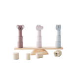 Medinės kaladėlės ant balansuojančių supynių