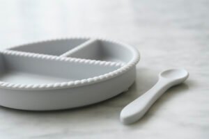 Silikoninė trijų skyrių lėkštė su šaukšteliu, Grey - Image 2