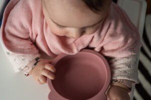 Prilimpantis silikoninis dubenėlis Rosa - Image 5